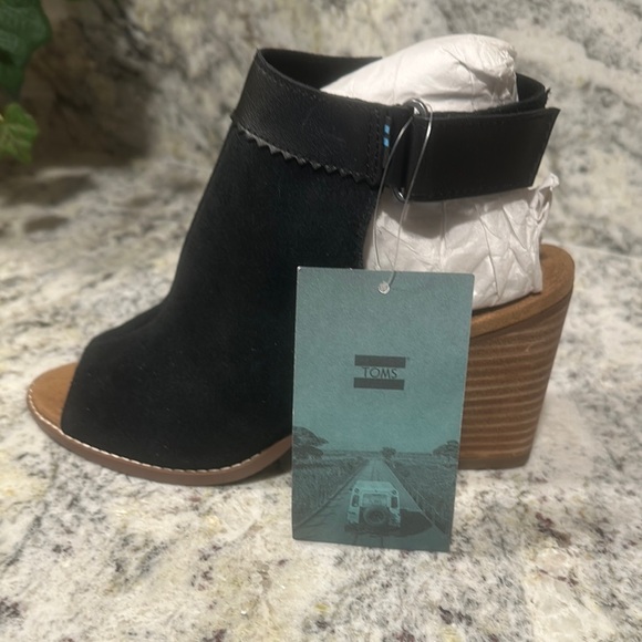 Toms Black Heeled Boots with Chunky Stacked Heel - Picture 6 of 6